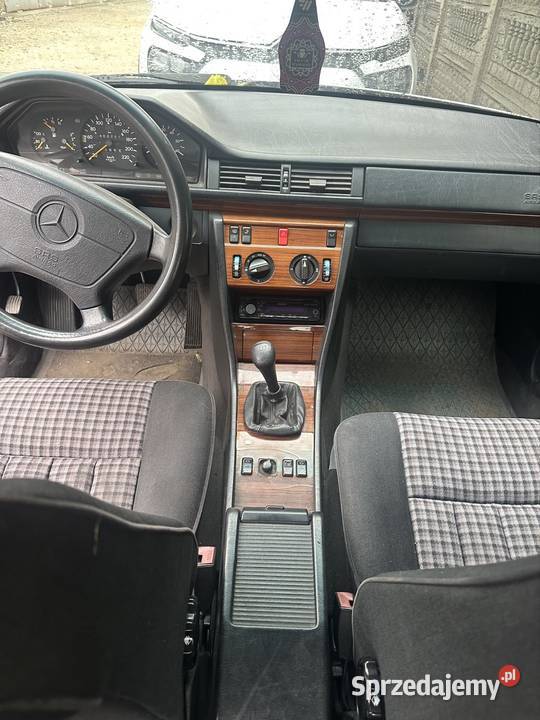 Mercedes Benz E 124 25 D Sedan / Limuzyna wielkopolskie Ludwina