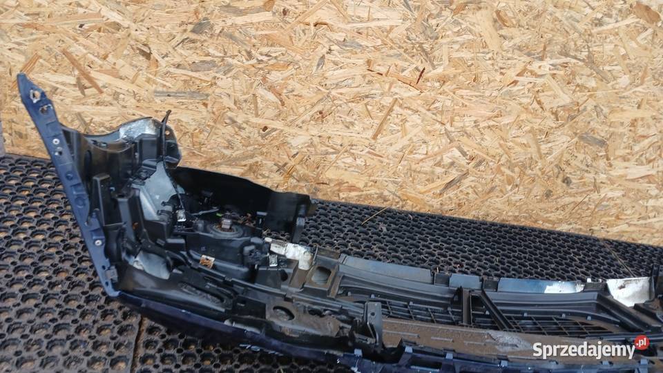 MERCEDES C KLASA W203 ZDERZAK PRZÓD HALOGEN C350 Pasy przednie i tylne Zbierkowo