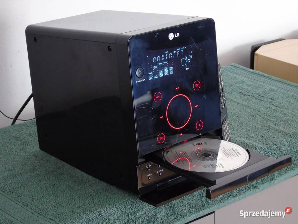 Wieża z USB CD AUX i pilotem LG sprawna i mocna