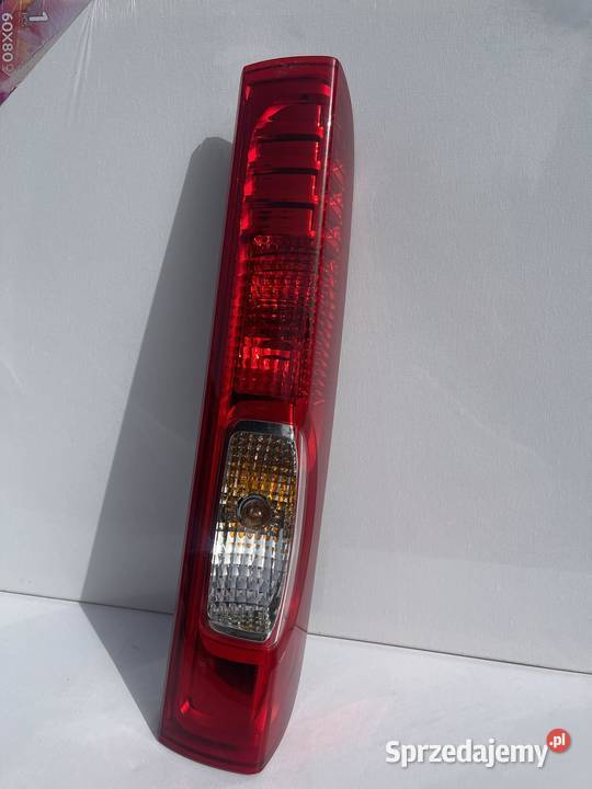 RENAULT TRAFFIC  PRIMASTAR PRAWA LAMPA TYŁ Lampy tylne Ostroróg