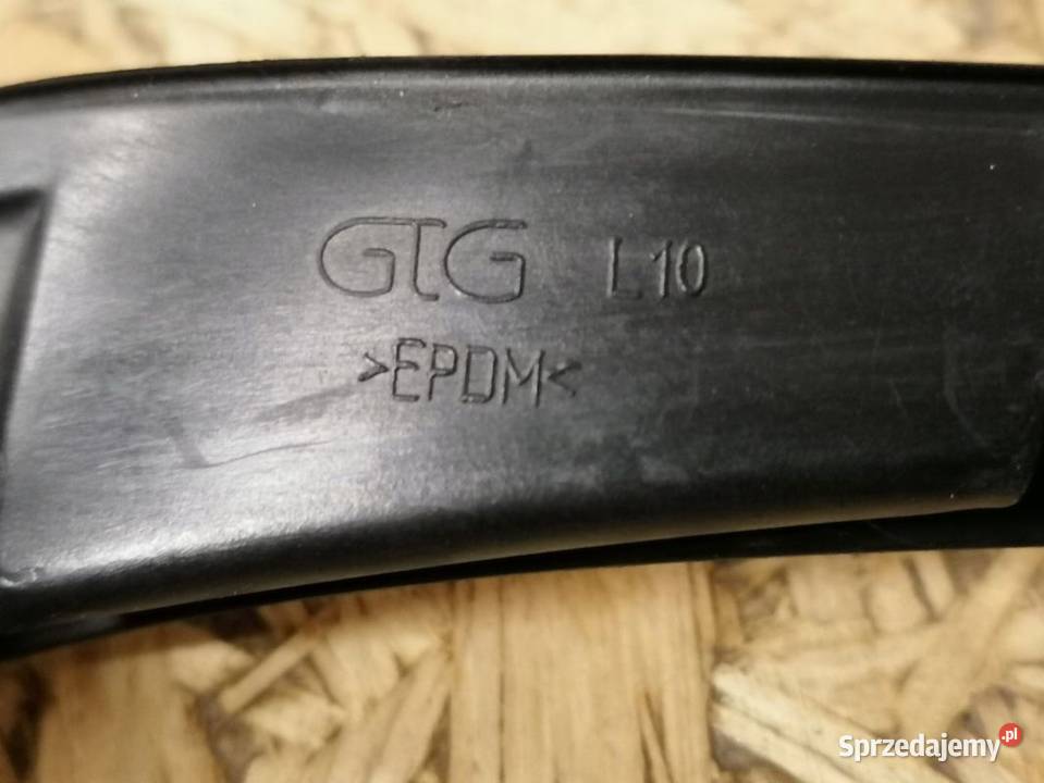 BMW E90 E91 USZCZELKA LEWA LISTWY SZYBY CZOŁOWEJ osobowe Pleszew