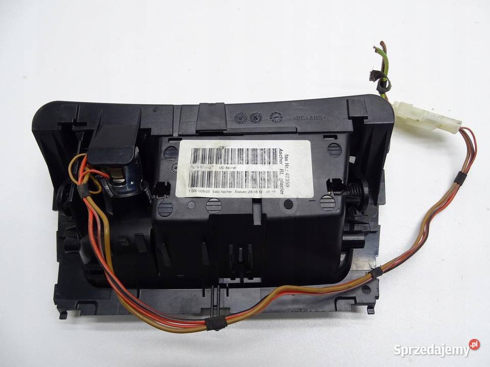 POPIELNICZKA SCHOWEK ŚRODKOWY BMW E90 E91 osobowe sprzedam