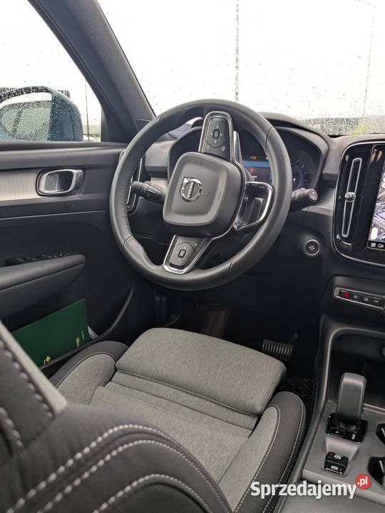 Volvo XC40 mild hybrid B3 122022 51000 automatyczna