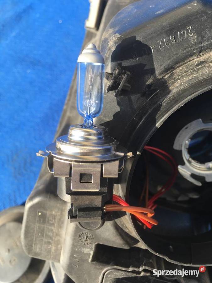 Lampy Skoda Fabia II 07 10 BI HALOGEN HELLA Kosorowice sprzedam