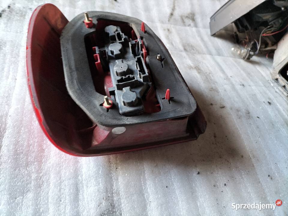 POLO 6N LAMPA TYŁ PRAWA CZERWONA