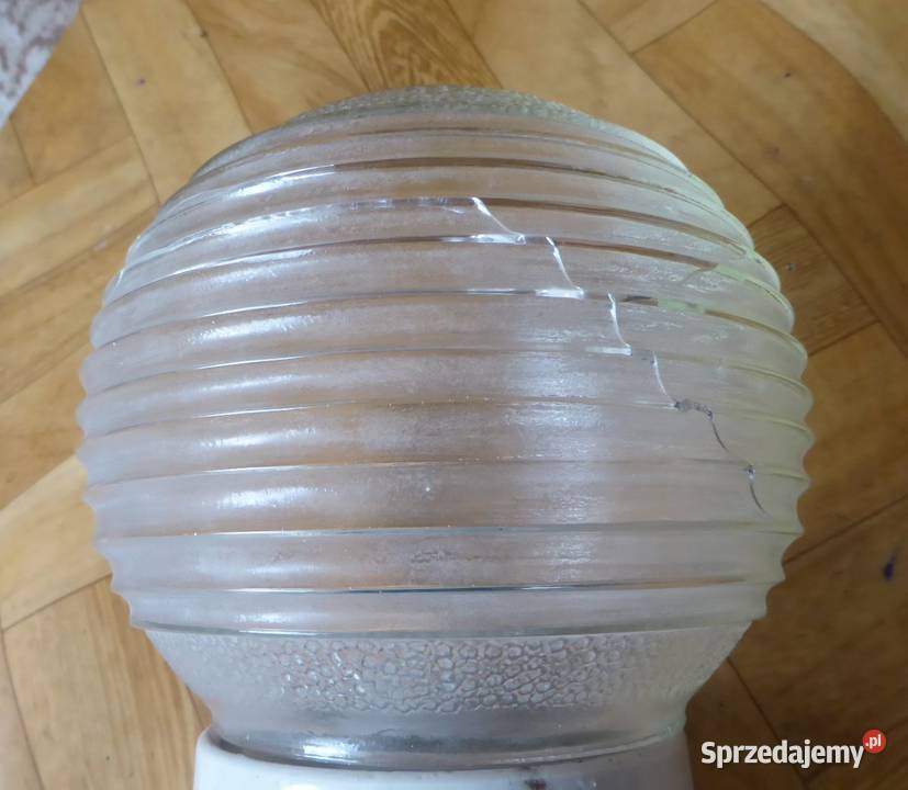 Stara lampa z kloszem z grubego szkła z czasów Antyki, Sztuka, Kolekcje opolskie Głuchołazy