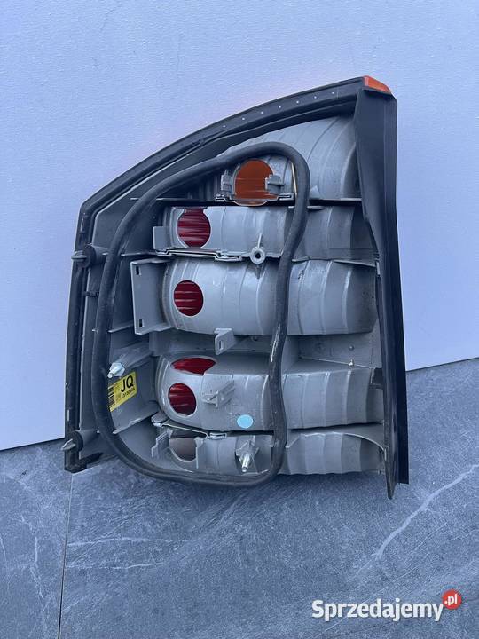OPEL VECTRA C SEDAN PRAWA LAMPA TYŁ Części samochodowe Ostroróg