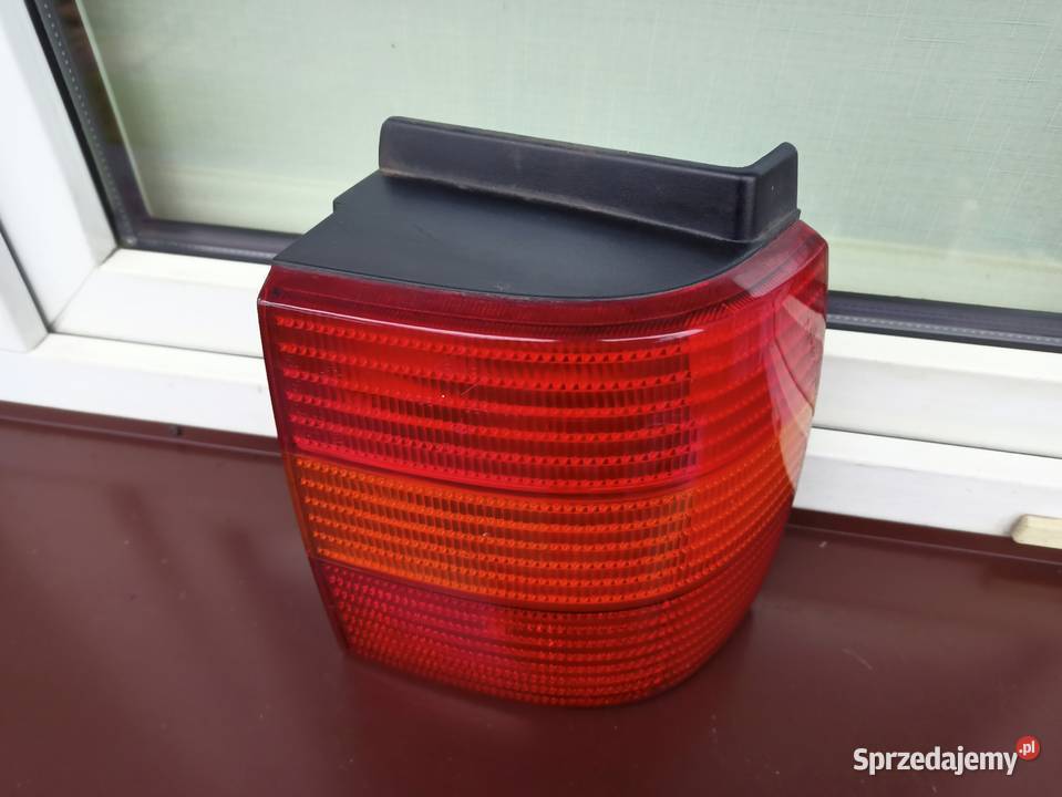 VW Passat B4 kombi Variant lampa tył tylna prawa Sieradz