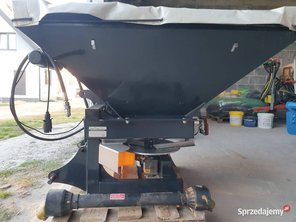 Rozsiewacz AgroTom 600 RNH Różyce-Żurawieniec