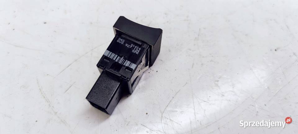 PRZEŁĄCZNIK GUZIK ESP AUDI Q3 8U0827134 osobowe Przystajń