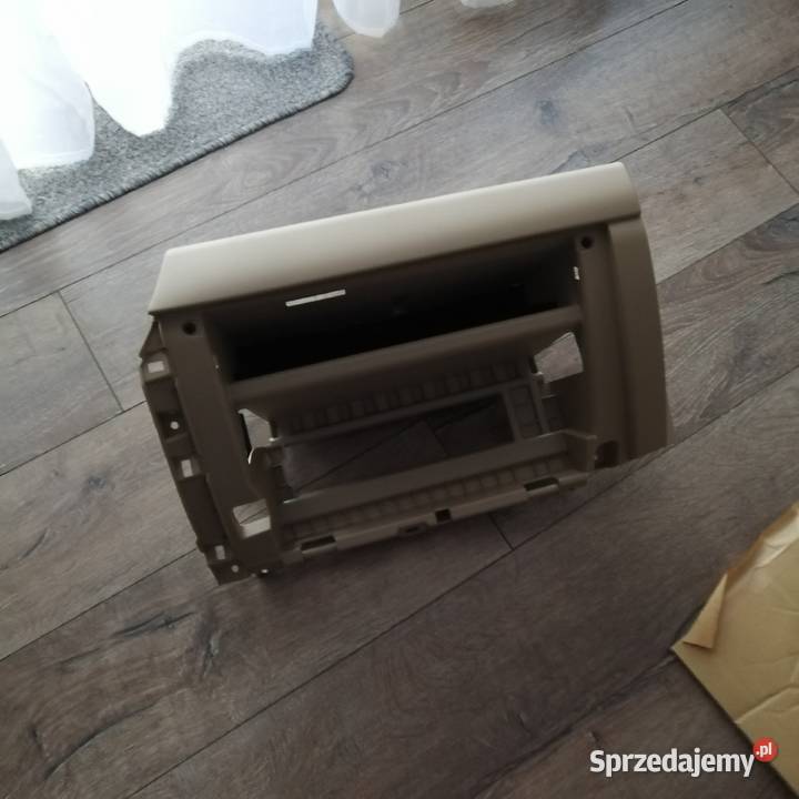 Obudowa schowka Outlander III jasna sprzedam