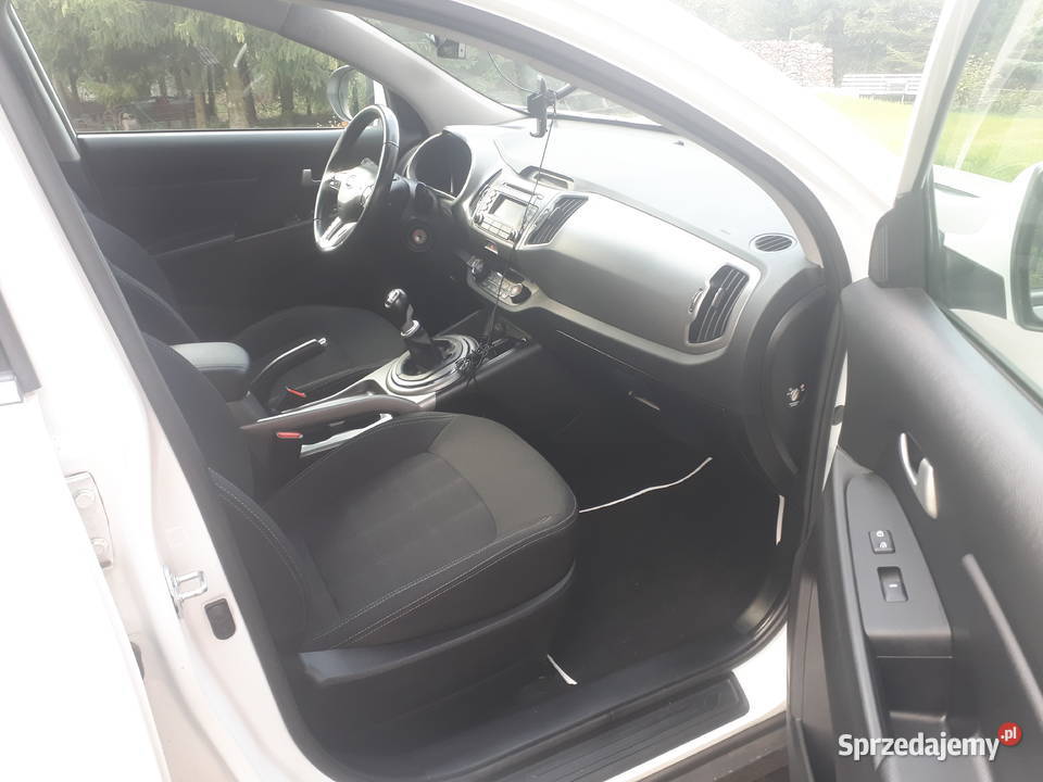 Kia Sportage 16 benzyna Biala perła komplet opon 135KM Połupin