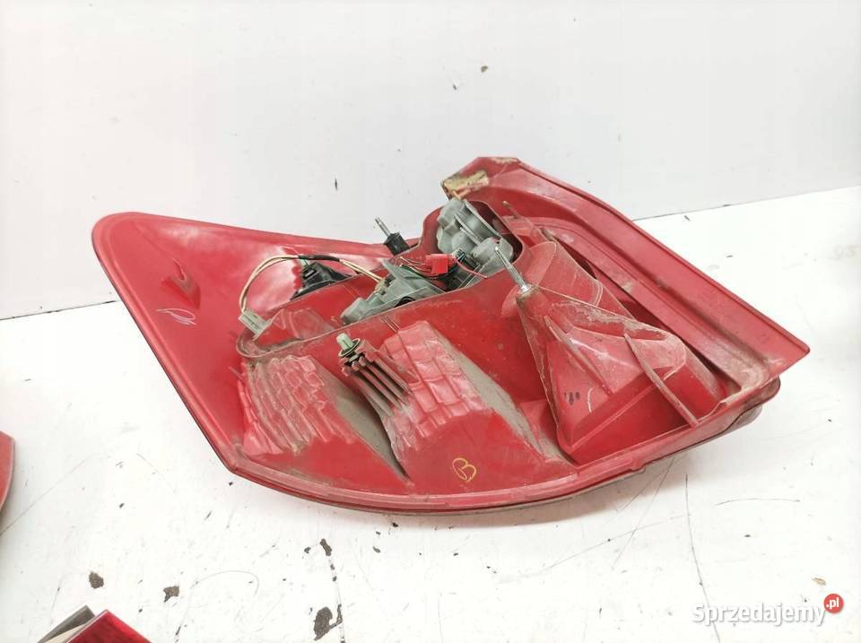 LAMPA TYŁ PRAWA 5D HB Toyota Auris I 20062012 Lampy tylne sprzedam