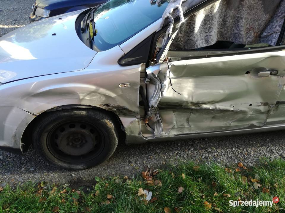 Ford focus 16 uszkodzony jeździ do negocjajci Poręba Górna