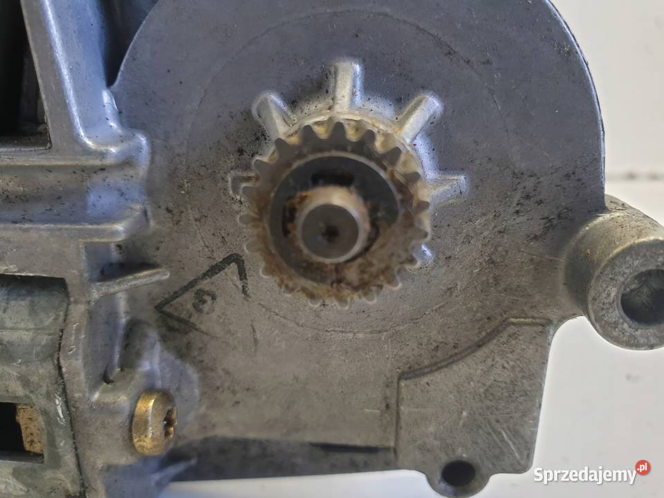 BMW 7 E38 SILNICZEK OTWIERANIA SZYBERDACHU Janów