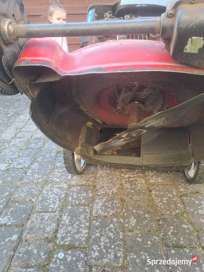 Kosiarka spalinowa MTD z napędem i koszem