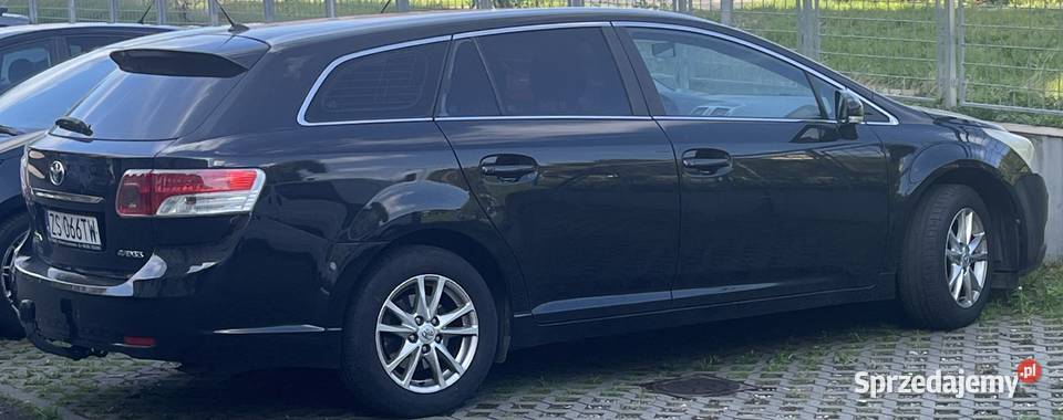 PIĘKNA TOYOTA Avensis 18 benzautomat Promocja