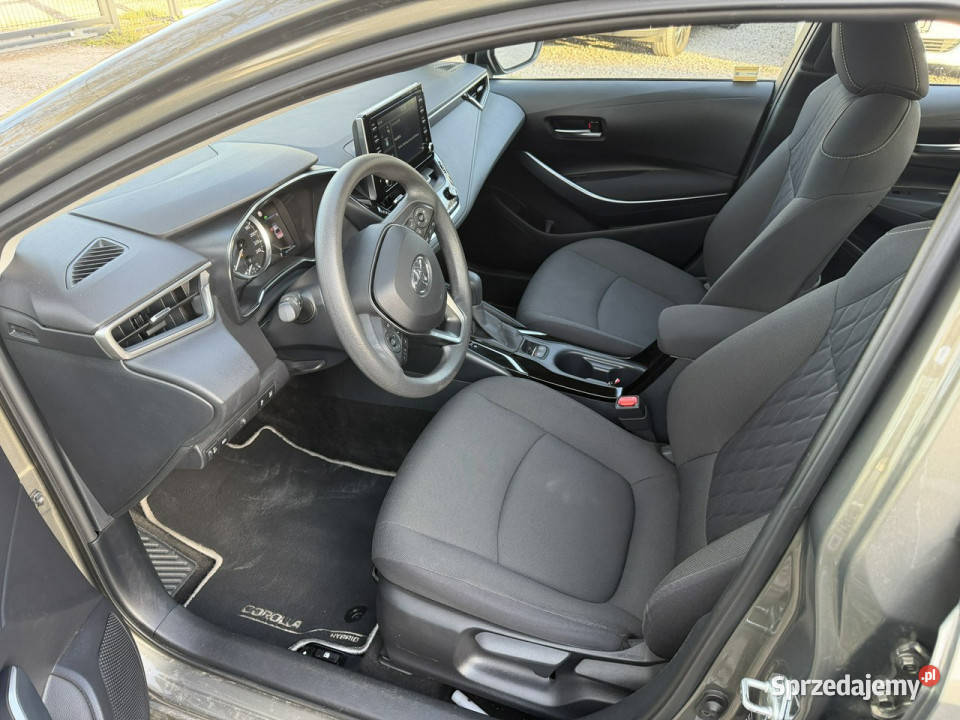 Toyota Corolla 18 HSD Vat 23 Lekko uszkodzony lakier metallic Otwock Mały