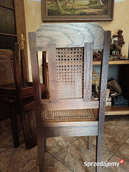 Stare drewniane krzesła rzeźbione z rafią kujawsko-pomorskie Lipno