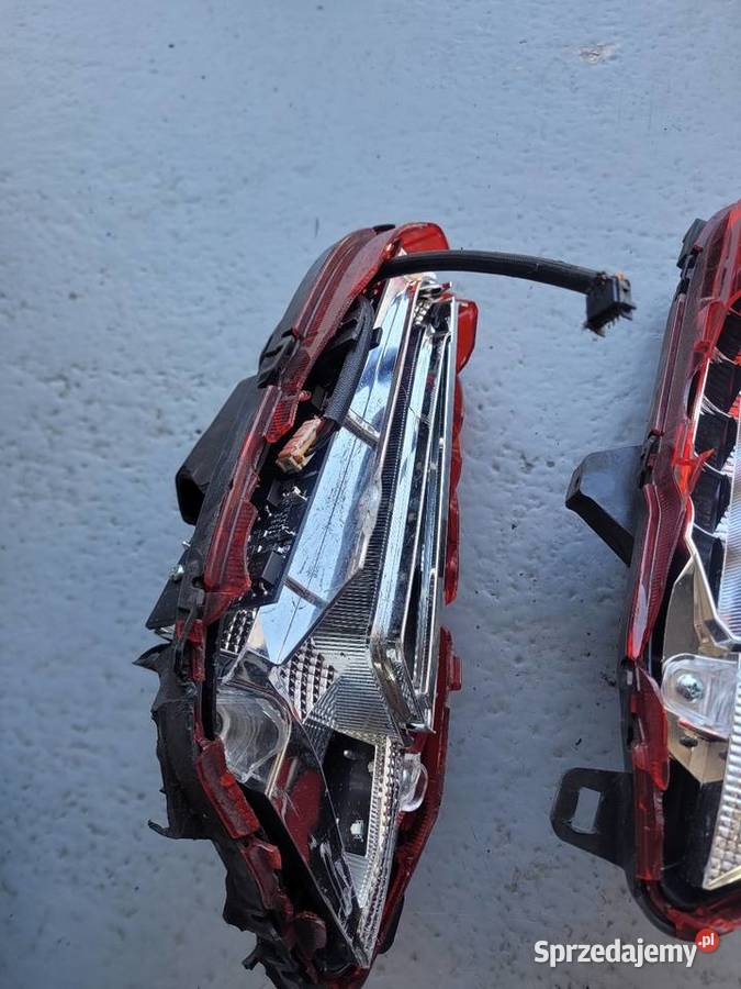HONDA GOLD WING GL1800 SC79B 1823 OEM LAMPA TYŁ Lampy tylne Nowy Tomyśl