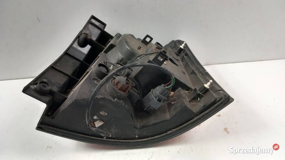 RANGE ROVER SPORT L320 LIFT LAMPA TYŁ LEWA osobowe Zbierkowo