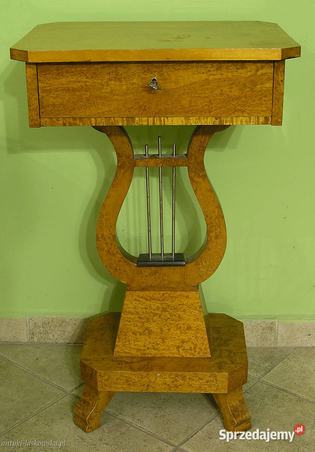 Niciak stolik w stylu Biedermeier