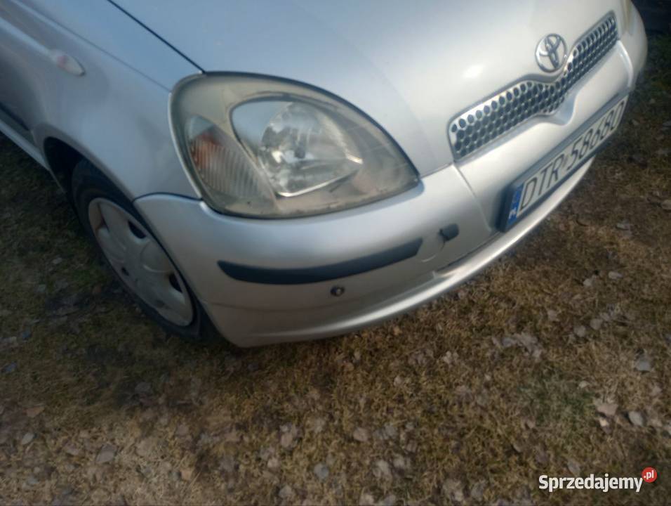Sprzedam Toyota Yaris 13 automat 2000 srebrna 1299cm3