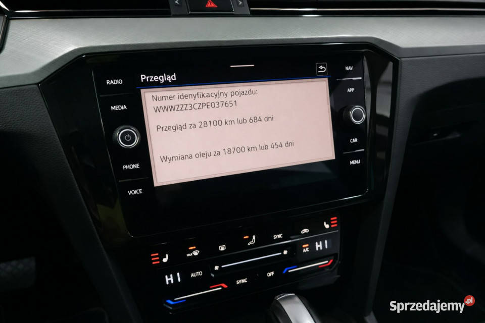 Volkswagen Passat Variant 2023 uszkodzone drzwi Białystok