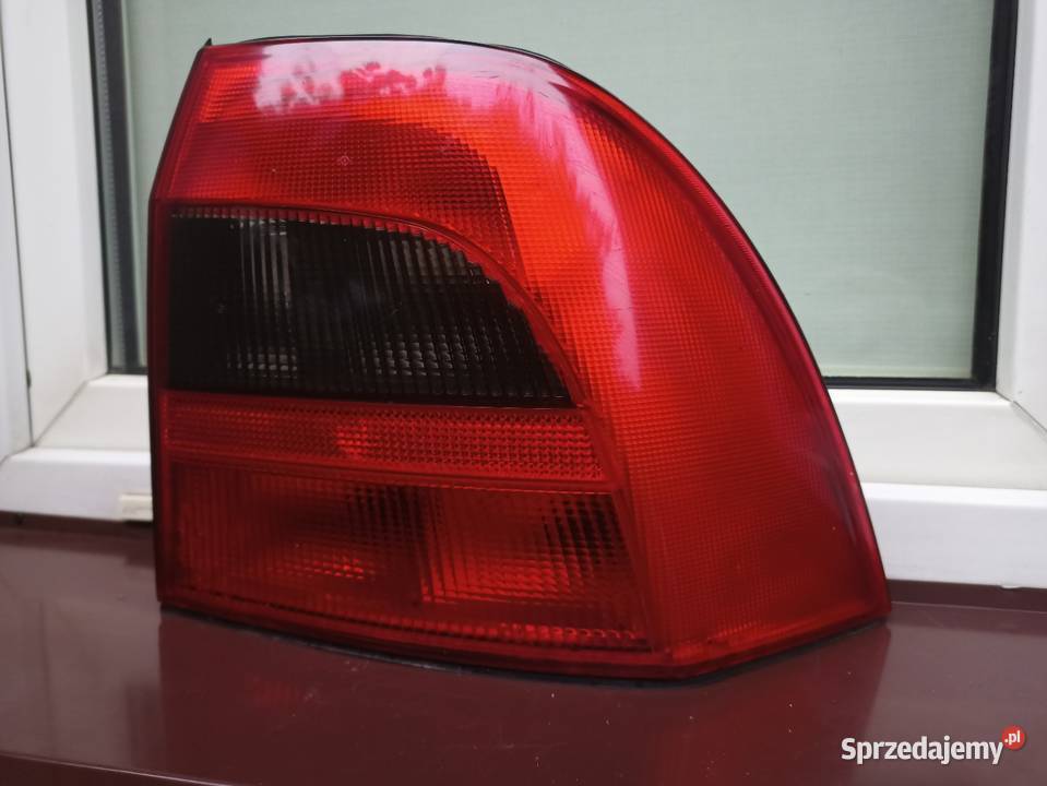 Opel Vectra B FL LIFT lampa tył tylna prawa osobowe Sieradz