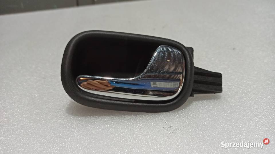 Klamka drzwi prawy tył Audi A4 B5 8D0839020 osobowe Dębica