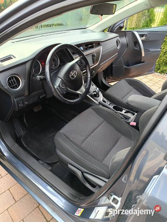 Sprzedam Toyota Auris 2015r 18 Hybrid 136 127600km Turek