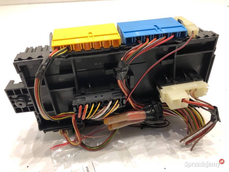 SKRZYNKA BEZPIECZNIKÓW MERCEDES W176 A2469060093
