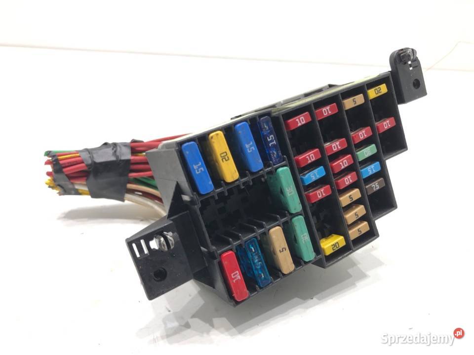 SKRZYNKA BEZPIECZNIKÓW DACIA DUSTER 240180310R