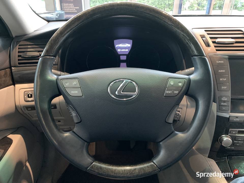 LEXUS LS IV SEDAN 460 BENZYNA 380