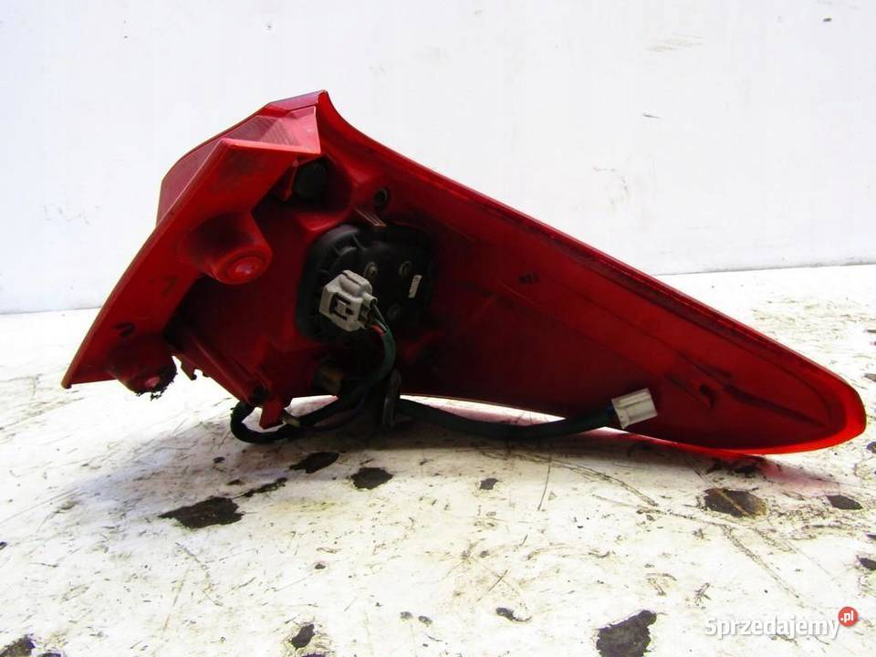 LAMPA TYLNA LEWY TYŁ LED TOYOTA AURIS II KOMBI osobowe