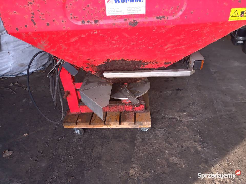 Rozsiewacz nawozu dwutalerzowy Leźnica Wielka