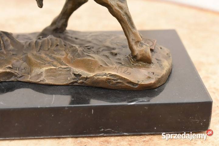 Byk z Brązu Byczek Symbol Siły Figura Rzeźba Kraków