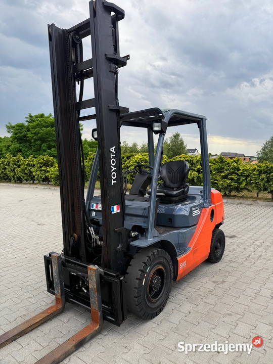 wózek widłowy TOYOTA 8FDF25 diesel 450m przesuw Wózki widłowe Wózki widłowe