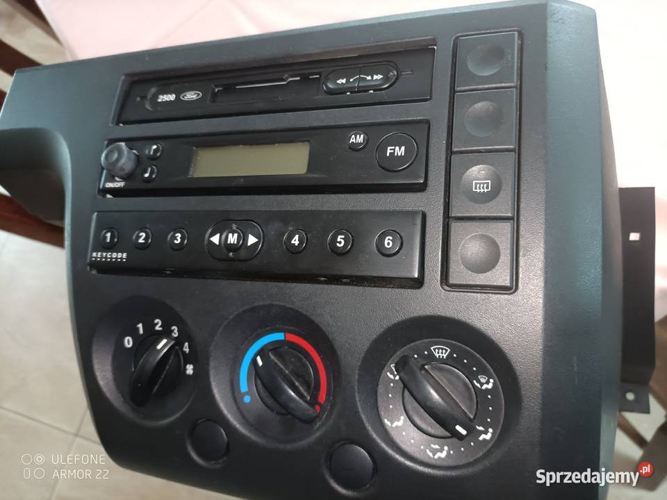 Radio z obudową i przełącznikiem ogrzewania i Pamiątkowo sprzedam
