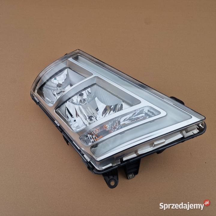 VOLVO FH4 FM4 REFLEKTOR LAMPA PRAWA HALOGEN ciężarowe