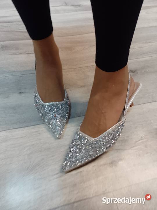 41 Srebrne bogato zdobione czółenka wieczorowe z Kraków