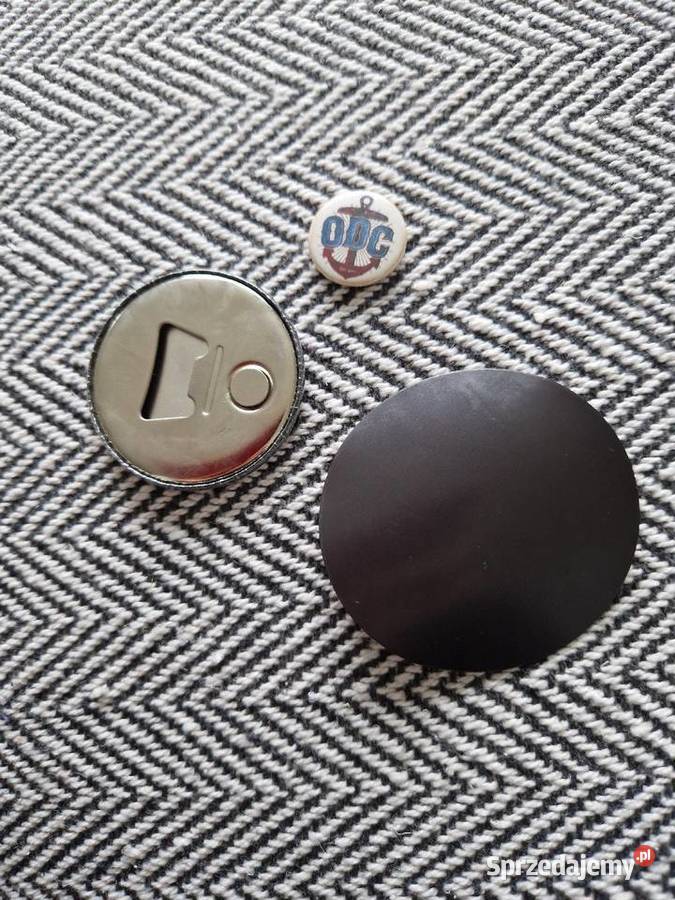 Magnes przypinka otwieracz do butelek 15 czarny Blękwit