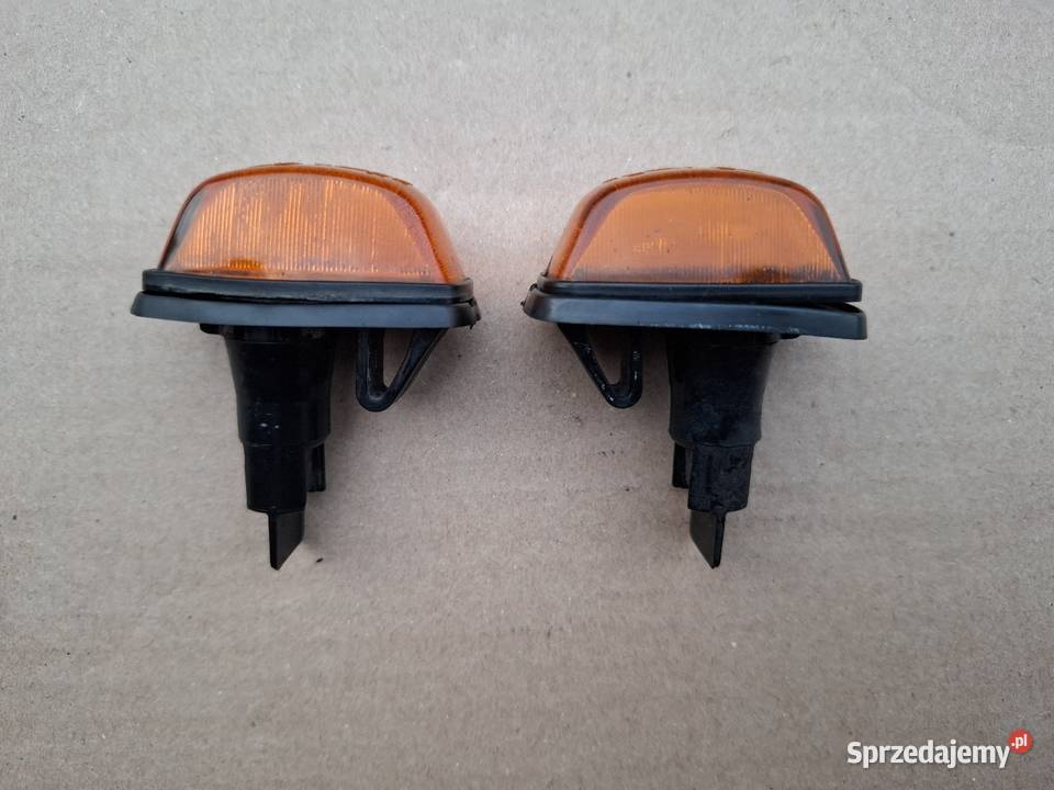 Kierunkowskazy kierunki migacze boczne Fiat 126p Strzelce Opolskie