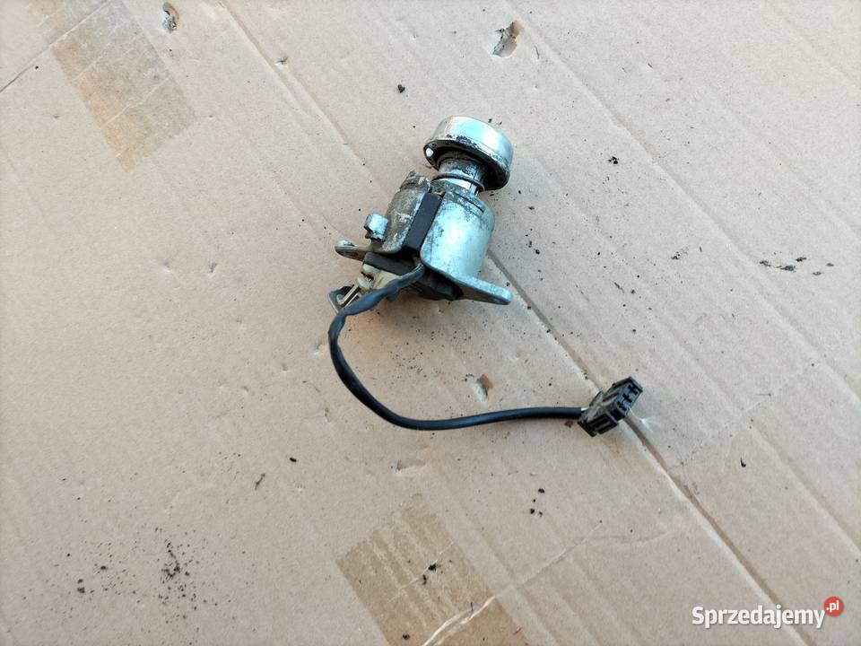 Audi 80 B4 ZAMEK WKŁADKA BAGAŻNIKA osobowe Kamień-Kolonia