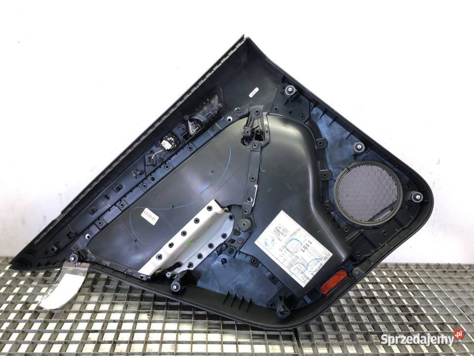 BOCZEK DRZWI PRAWY TYŁ VW JETTA IV SedanLimuzyna