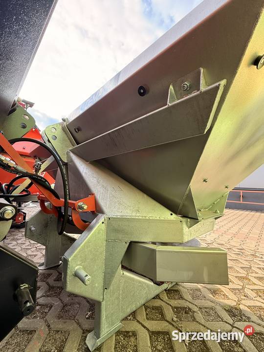 Precyzyjny dwutalerzowy rozsiewacz nawozu Nawożenie świętokrzyskie Łopuszno