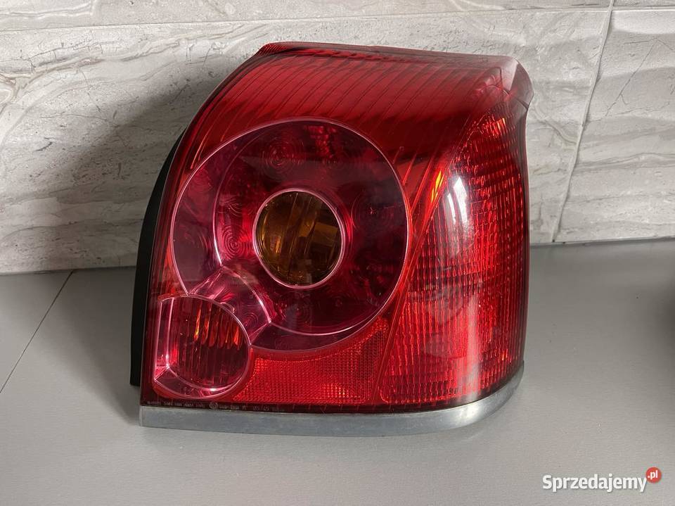 TOYOTA AVENSIS T25 PRAWA LAMPA TYŁ SEDAN wielkopolskie