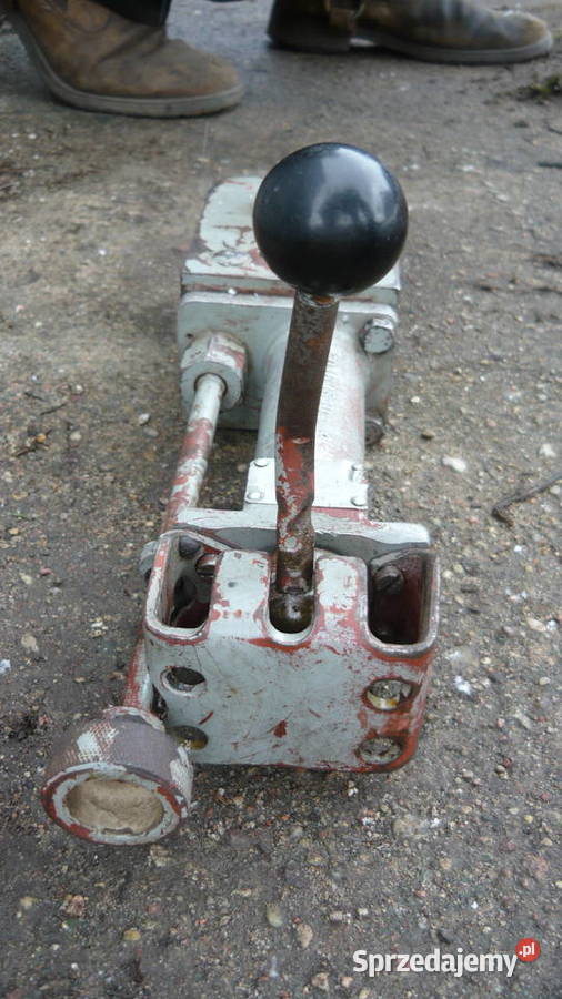 Rozdzielacz hydrauliczny podnośnika Ursus C 330 Sokółka