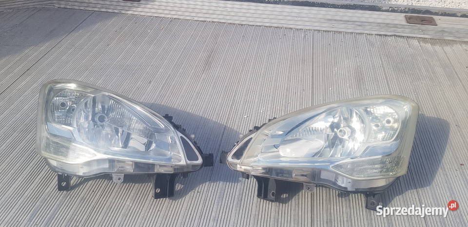 Citroen Berlingo Peugeot Partner lampy prawa świętokrzyskie