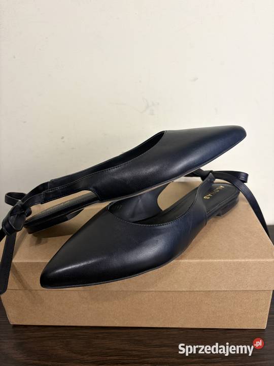 Skórzane baleriny wiązane Alohas Ribbon Sandały i klapki sprzedam